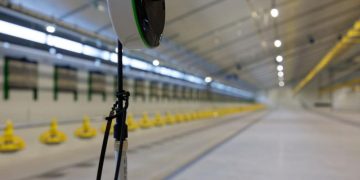 Regulating relative humidity in poultry houses