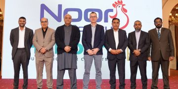 Left to right: Mr. Arsalan Sarwar, Director Noor Poultry, Mr. Sohail Ahmad COO Noor Poultry, Mr. Farhaj Sarwar Chairman Noor Poultry, Bruno Briand Global Sales Director Hubbard, Dr Naeem Tariq Hubbard Country Manager Pakistan, Ehsanul Kabir Mosru Hubbard Senior Technical Manager Asia, Dr. Muhammad Shoaib Country Manager GP Operations, Noor Poultry.